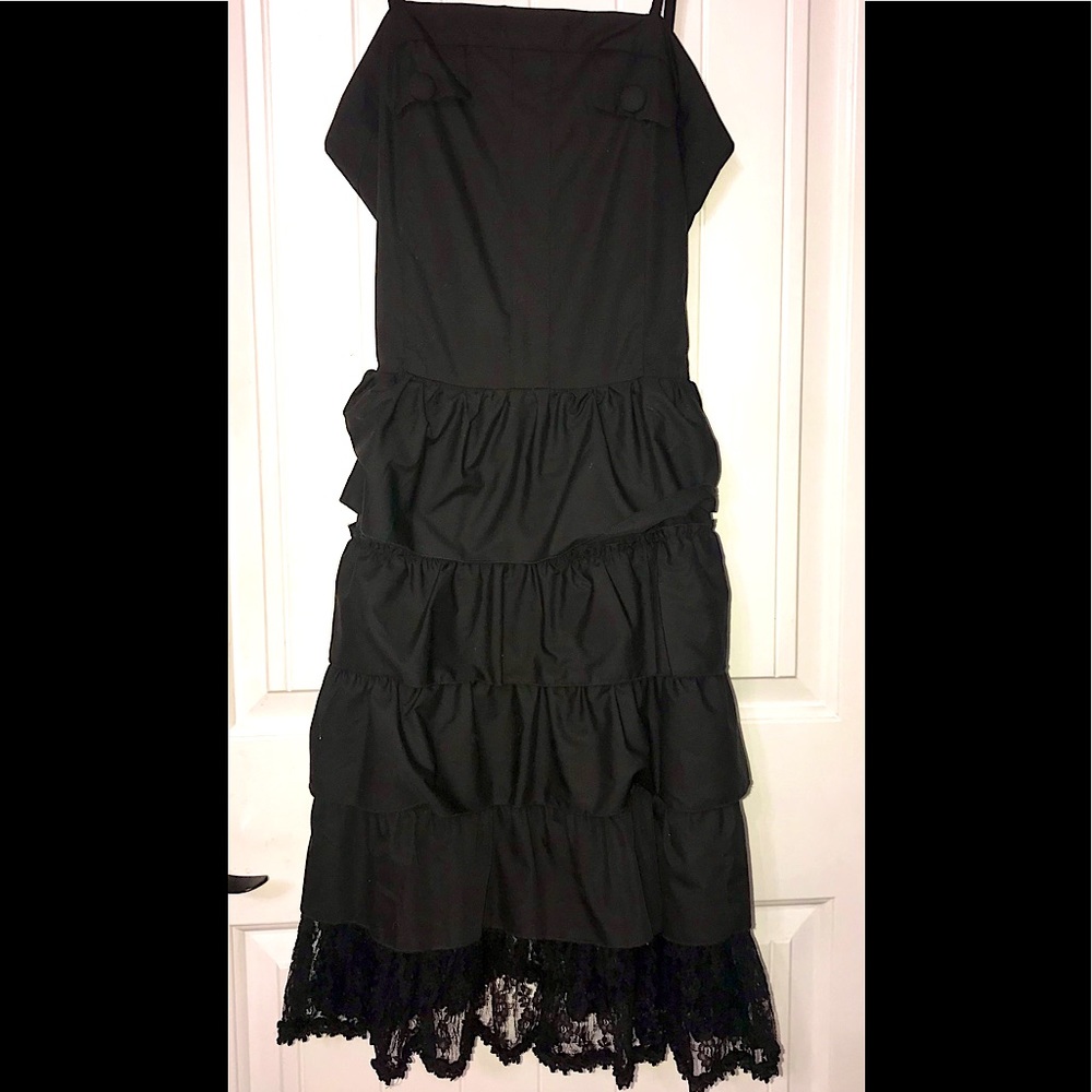Super cute little black dress 🖤